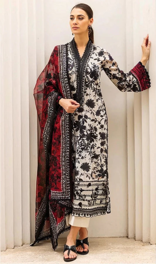 Zainab Chottani Khaddar Embroidered 3 Piece | ZC107